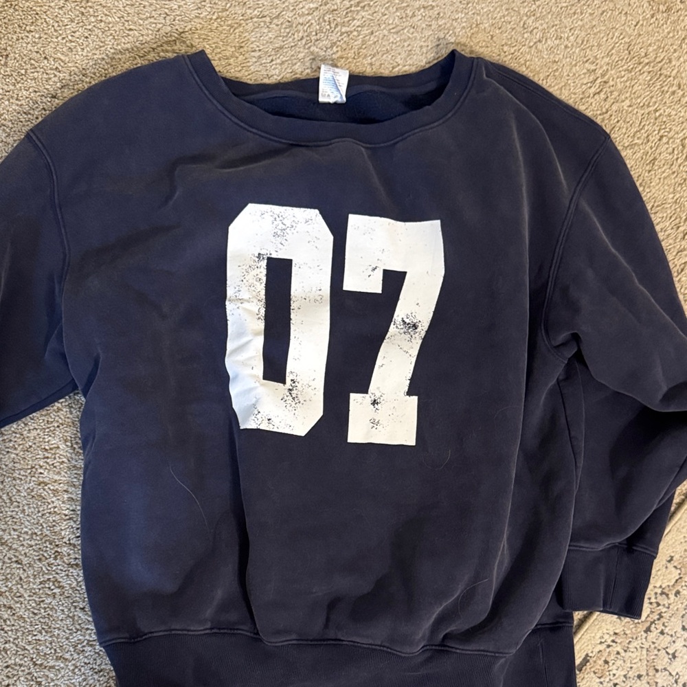 Navy Sweatshirt with White '07' Print